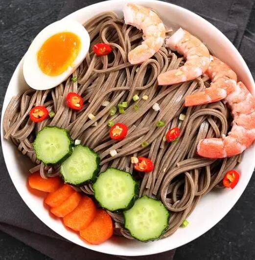营养专家减肥食谱（营养减肥食谱每日安排）