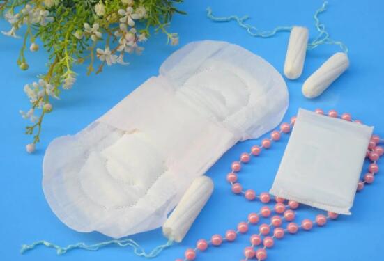 怎么选卫生巾对身体好（卫生巾保质期过了还能用吗）