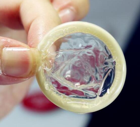 避孕套的正确使用方式是什么(使用不当会出现哪些意外)