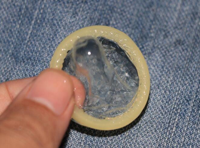 避孕套的正确使用方法是怎样的(避孕套使用完后如何处理)