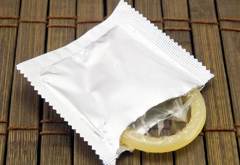卖情趣用品女人（情趣用品需要用避孕套吗）