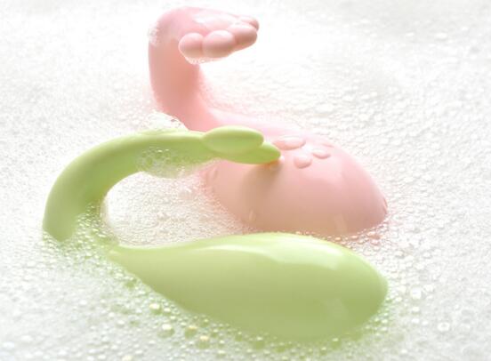 夫妻情趣用品介绍(用情趣用品美女校花故事)