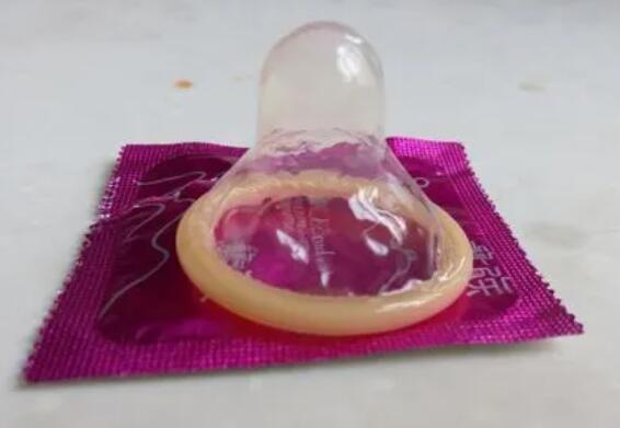 女性情趣用品戴套使用（如何选择合适的安全套）