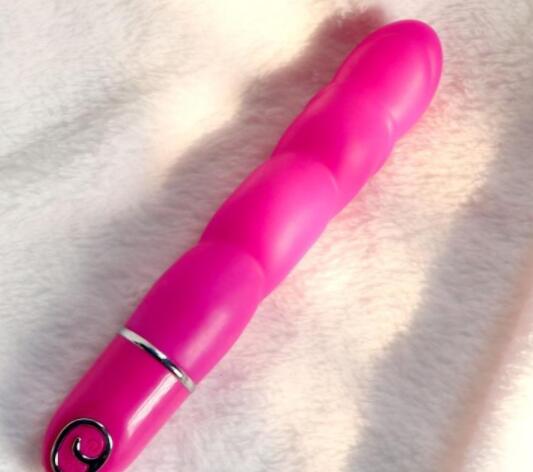 女穿带情趣用品（情趣用品注意哪些）