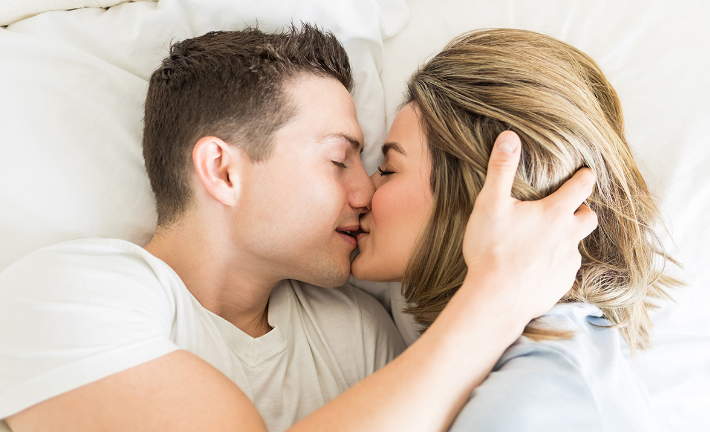 老婆和同性开房(介于暧昧女同性知己文)