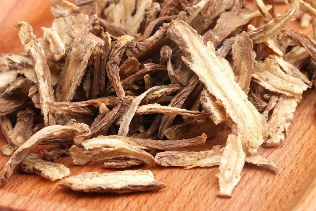 当归煮鸡蛋的功效与作用（红枣当归煮鸡蛋的功效与作用）