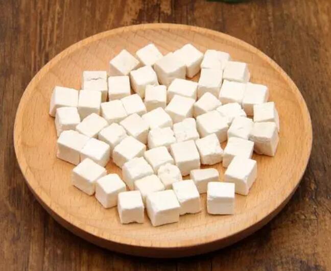 什么是白茯苓(白茯苓的作用与功效)