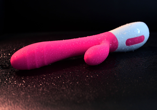 女性使用自慰器感受（女用自慰器制作材料）