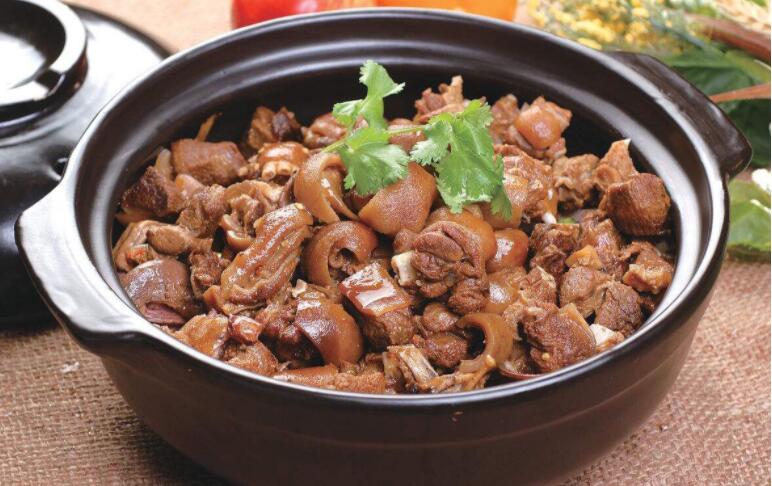 狗肉功效与作用（红酒炖狗肉功效与作用）