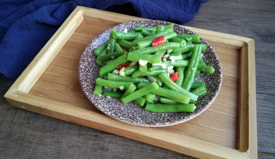 长豆角怎么做好吃家常（长豆角怎么做好吃家常菜视频）