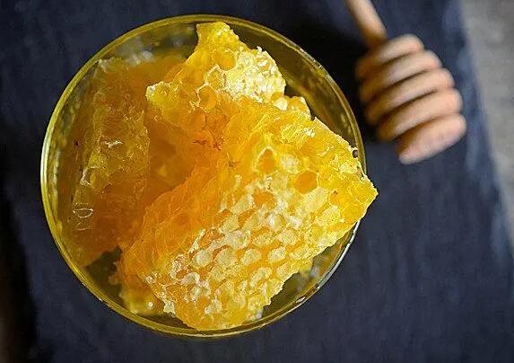 什么是蜂蜡（蜂蜡的作用与功效）
