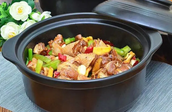 重庆鸡公煲好吃吗（重庆鸡公煲好吃吗怎么做）