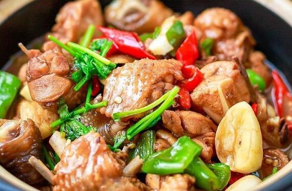 鸡肉功效和作用(黑豆煲鸡肉功效和作用)