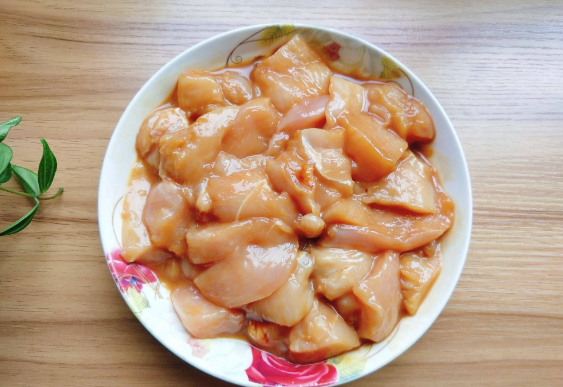 蒸鸡胸怎么做好吃（蒸鸡胸怎么做好吃又简单）