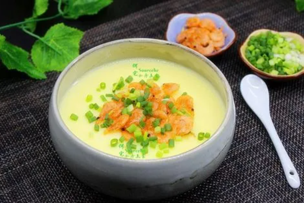 蒸鸡蛋放什么好吃（蒸鸡蛋放些什么更加好吃）
