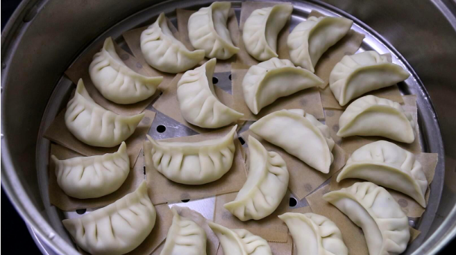 蒸饺和水饺哪个好吃（蒸饺和水饺哪个好吃）