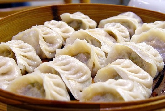 蒸饺子配什么好吃（蒸饺子配什么好吃窍门）