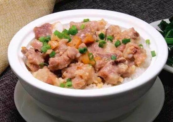 蒸米饭时加什么好吃（蒸米饭加什么好吃白醋味精）