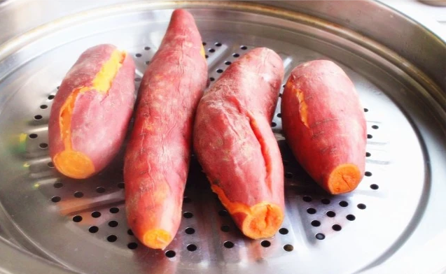 蒸红薯怎么吃好吃（蒸红薯怎么吃好吃又营养）