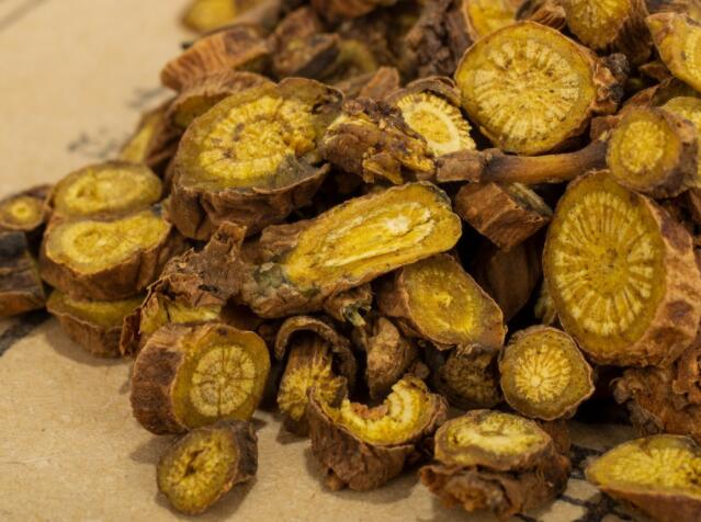 黄芩的作用(黄芩的使用方法和用量)