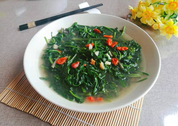 芝麻叶子怎么做好吃（芝麻叶豆腐汤的做法视频）