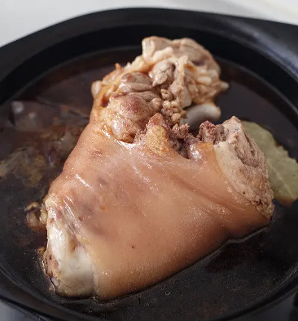 肘子怎么做好吃不油腻（肘子怎么做不油腻还好吃）
