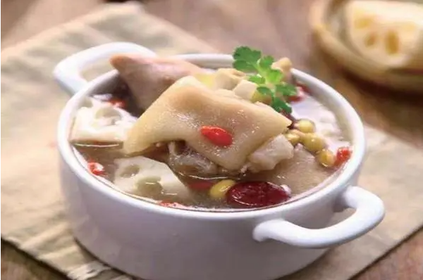 肘子炖什么菜好吃（肘子炖什么汤好喝）