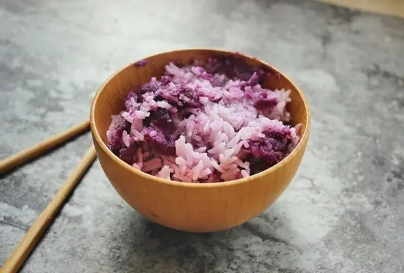 紫薯米饭怎么做好吃（紫薯米饭怎么做不发绿）