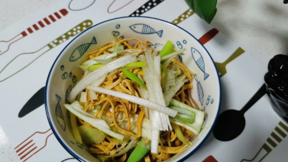 芝麻酱和什么搭配好吃（芝麻酱和什么搭配最好）