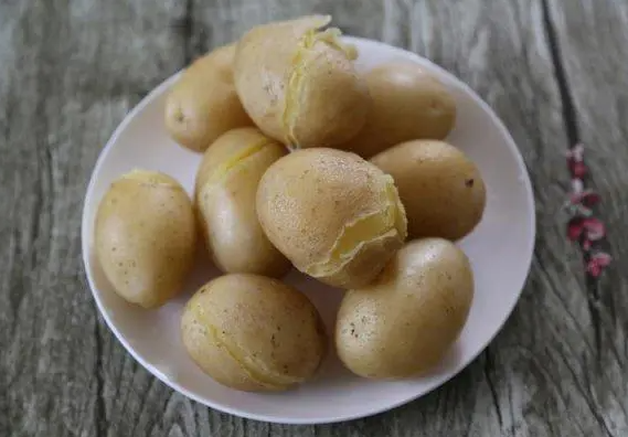 蒸土豆怎么做好吃（蒸土豆怎么做好吃不长胖）