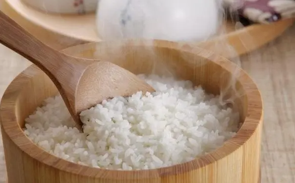 蒸大米饭怎么做好吃（电饭锅蒸大米饭怎么做好吃）