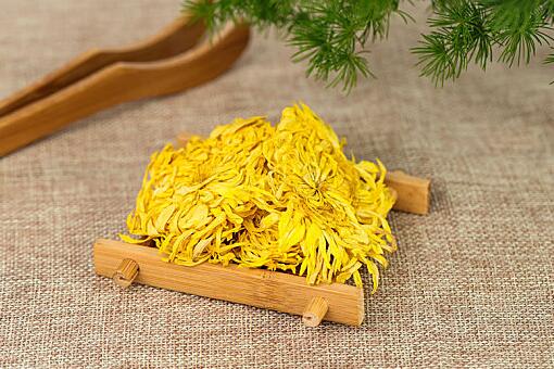 菊花的功效与作用禁忌（黄芪的功效与作用禁忌）