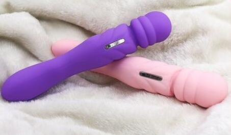 女性使用自慰器的过程（使用自慰器的过程）