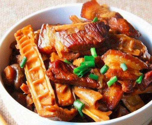 竹笋烧肉怎么做才好吃（竹笋烧肉怎么做才好吃又简单）