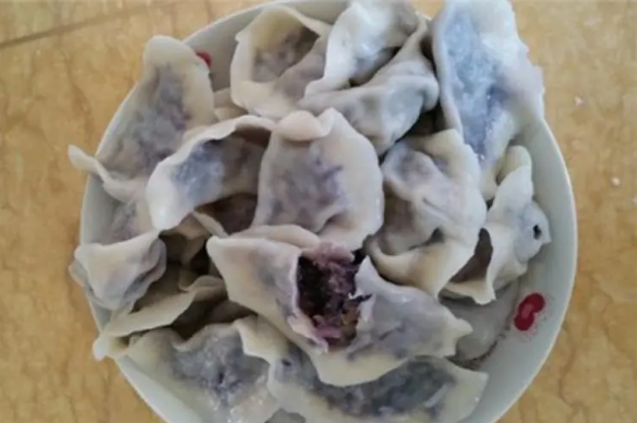 紫甘蓝包饺子好吃吗（紫甘蓝包水饺好吃吗）