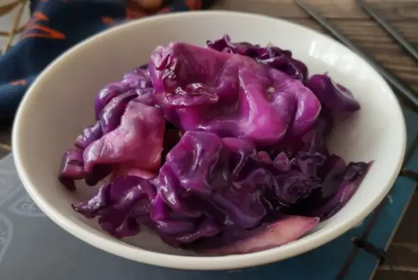 紫甘蓝怎么烧好吃（紫甘蓝怎么凉拌好吃）