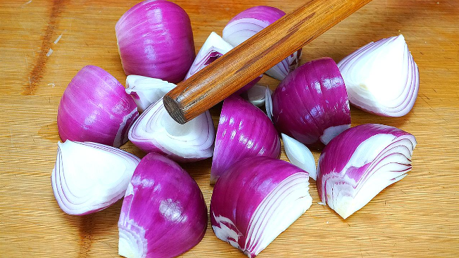 紫色葱头怎么做好吃（紫色葱头怎么做好吃又简单）