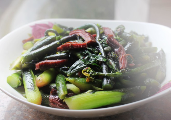 紫菜苔怎么炒好吃（菠菜怎样炒好吃）