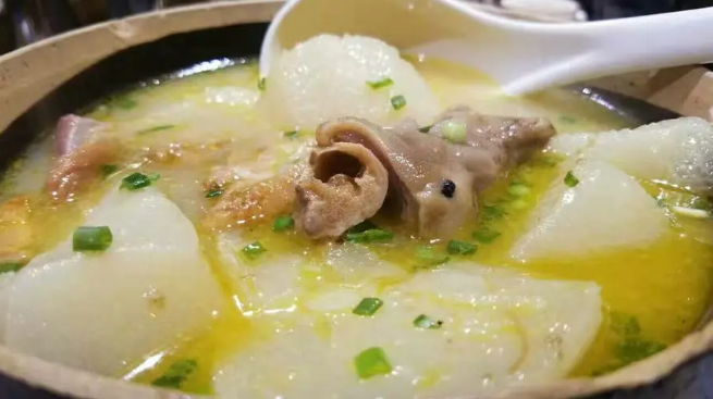 猪蹄炖冬瓜怎么做好吃（猪蹄汤炖冬瓜）