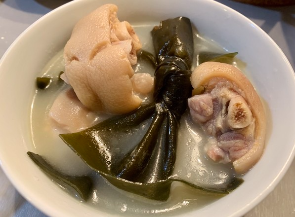 猪蹄炖海带怎么做好吃（猪蹄炖海带放什么调料）