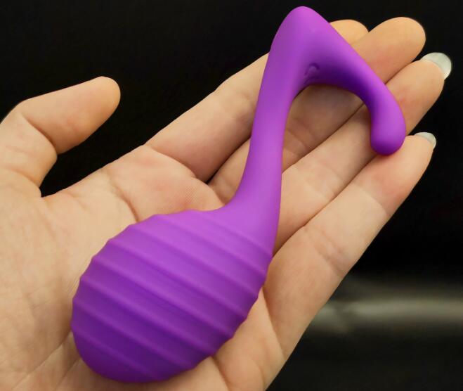 美女使用自慰器全过程（制作简易自慰器）