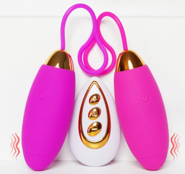 女主自己用自慰器（自慰器图片动态图片）
