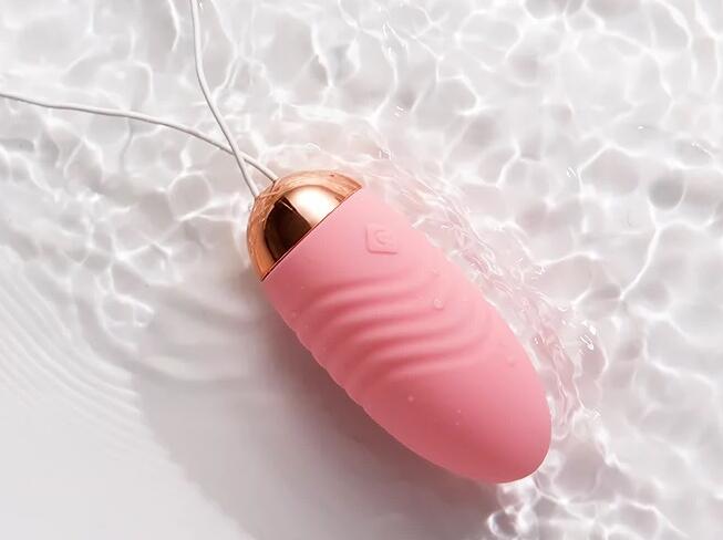 女性使用电动自慰器（女的用自慰器）