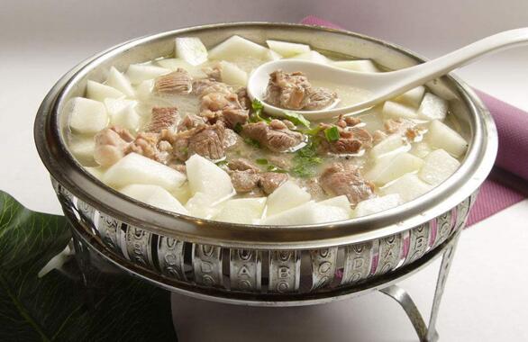 冬瓜羊肉汤有什么营养(冬瓜羊肉汤好喝吗)