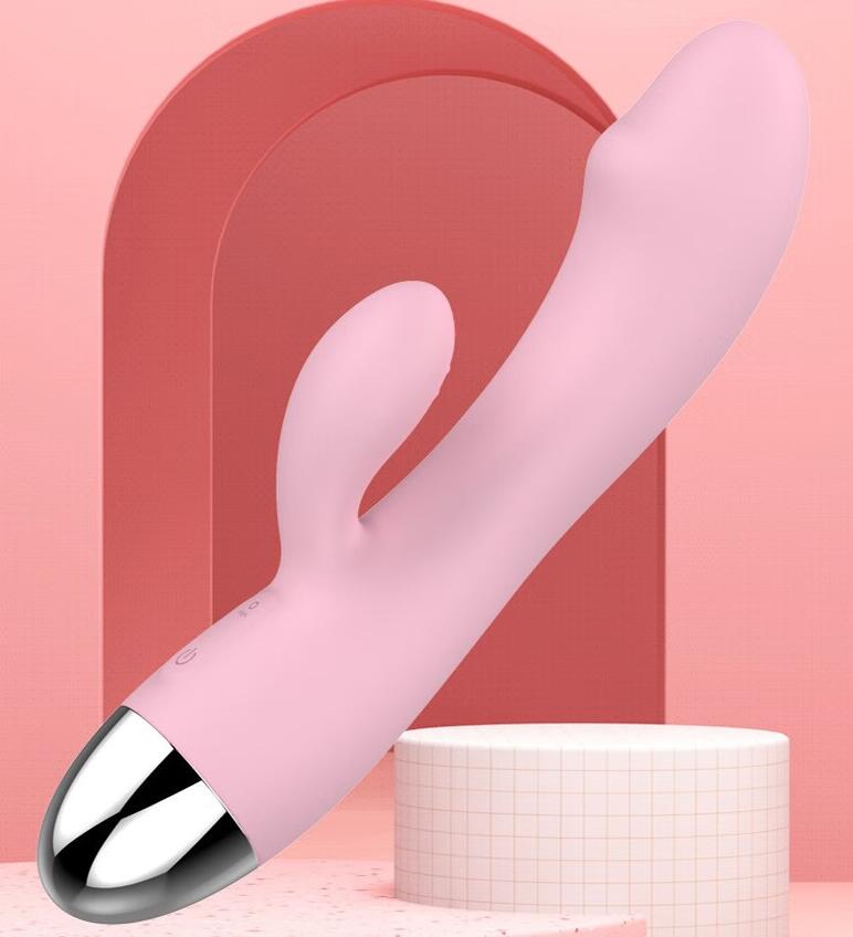 女性自慰器达到三次高潮（男生插女生自慰器）