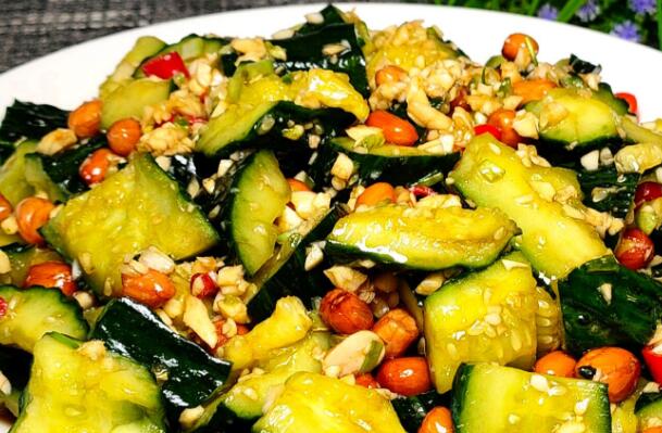 轻松做出美味中午餐（中午做什么饭好吃的）