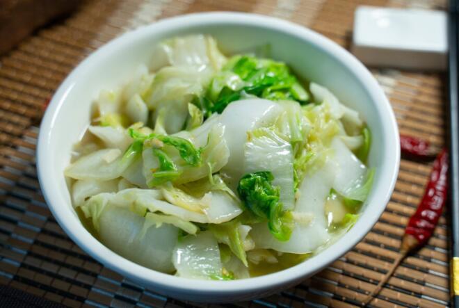 只有白菜怎么做好吃（只有白菜能做什么菜）