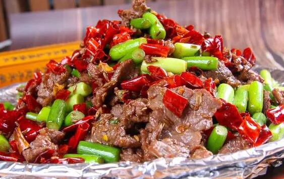 孜然牛肉怎么做好吃（孜然牛肉是一道美味的家常菜）