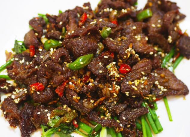 孜然牛肉怎么炒好吃（如何炒出嫩滑可口的孜然牛肉）