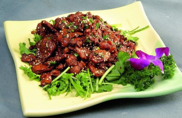 孜然羊肉怎么做最好吃（美味孜然羊肉的制作方法）